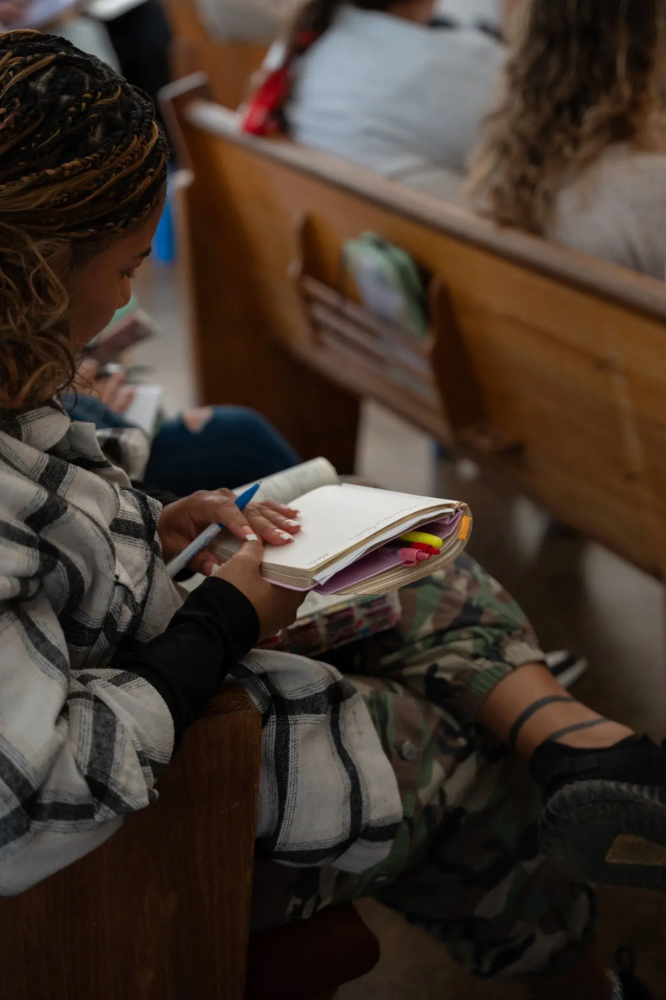 A student journaling with her Bible open during Monday Nights in Nashville